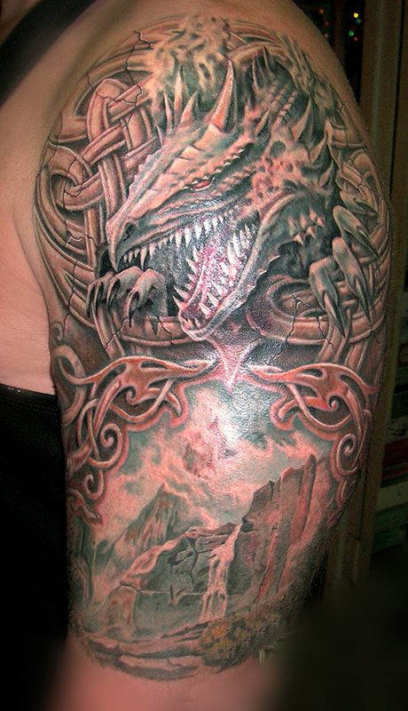 Татуировка Дракон с кельтским узором и пейзажем