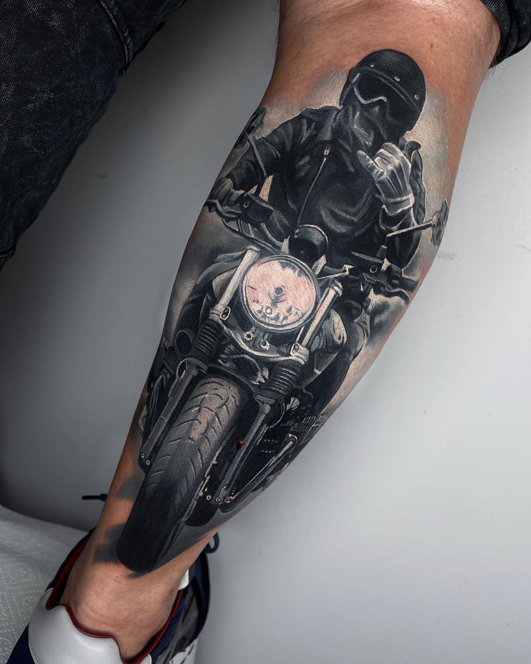 Переводная временная татуировка Спортивный мотоцикл - неоновая тату