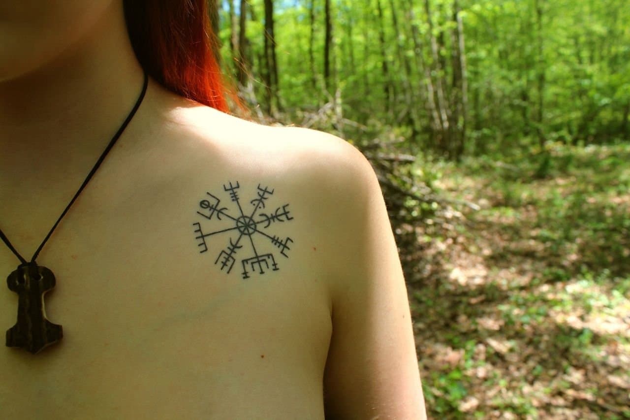 Символическая славянская татуировка