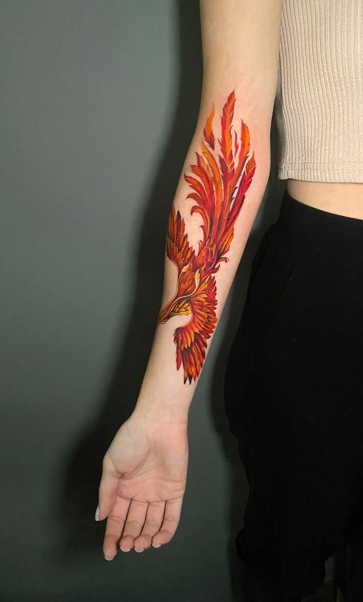 Татуировка птицы феникс у девушки: значение, символика, история