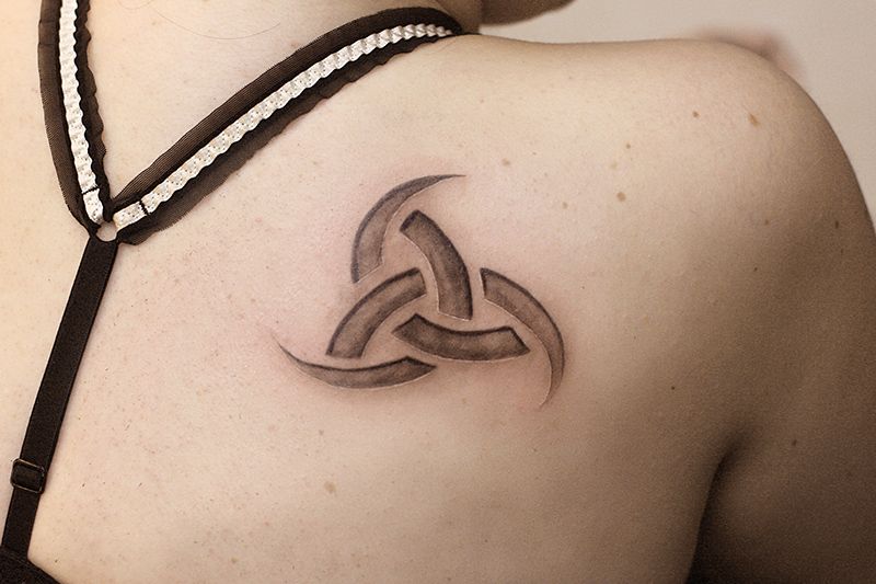 Татуировка орнамент в стиле трайбл