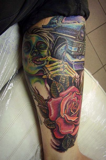 Татуировка лицо роза автомобиль на ноге