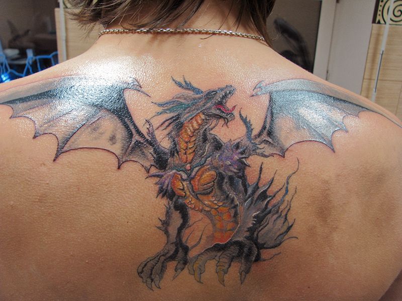 Татуировка дракон в полете