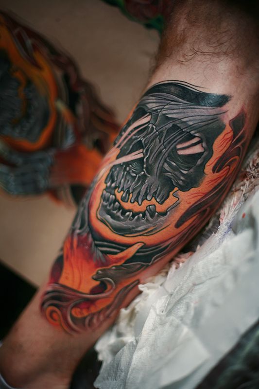 Татуировка Череп в пламени на руке