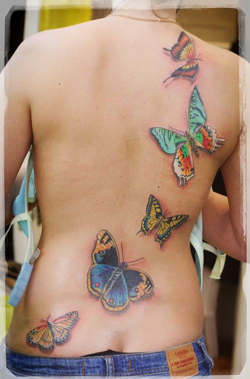 Татуировка бабочки на спине