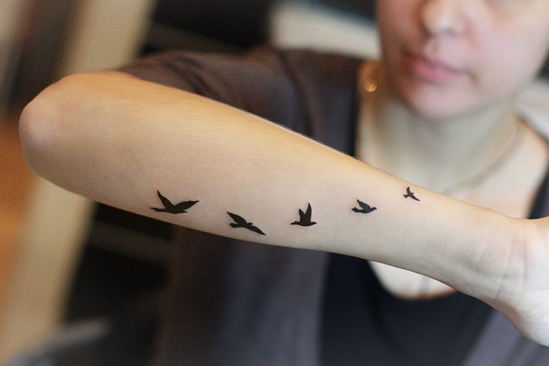 Татуировка птицы на руке