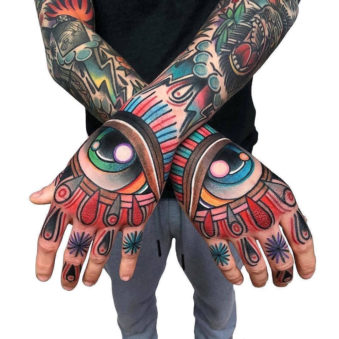цветные тату на руках