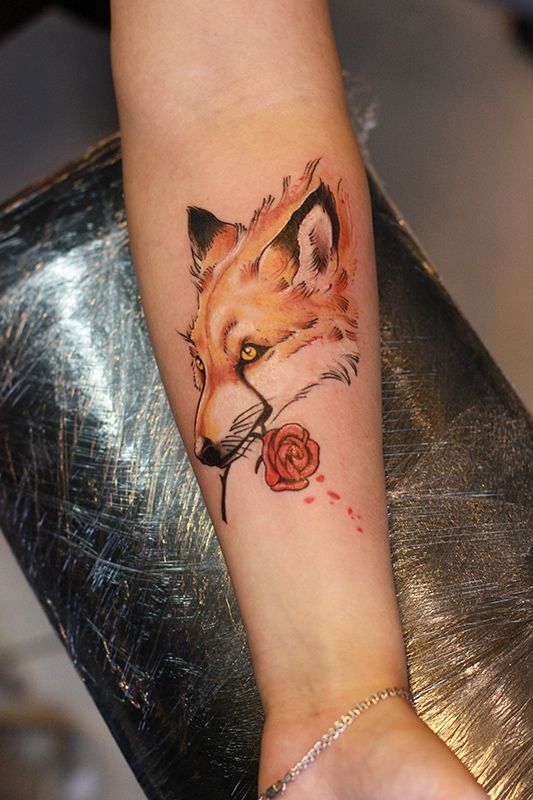 Татуировка лиса с розой