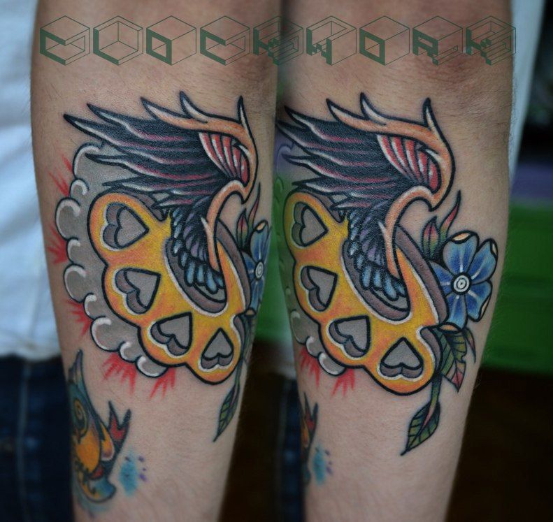 Татуировка кастет с крыльями
