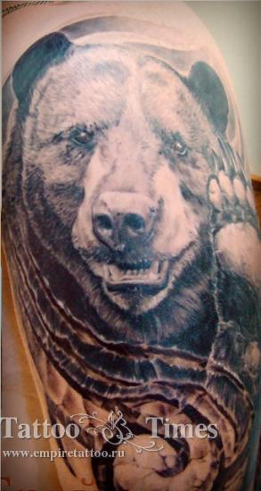 Мужская татуировка медведь