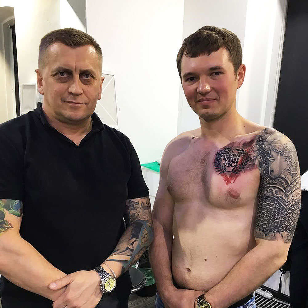 Олег - тату надпись с венком