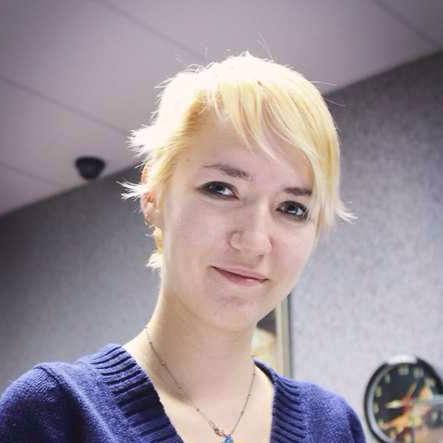 Ксения - татуировка ласточки