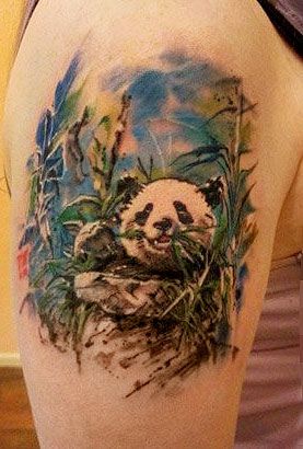 Тату панда и бамбук