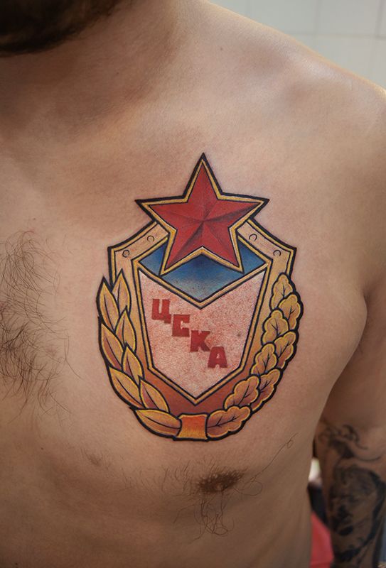 Мужская тату эмблема футбольного клуба
