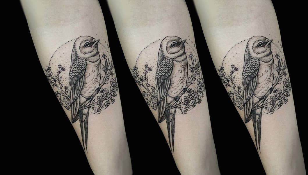 Татуировки птиц для девушек: красота и символика