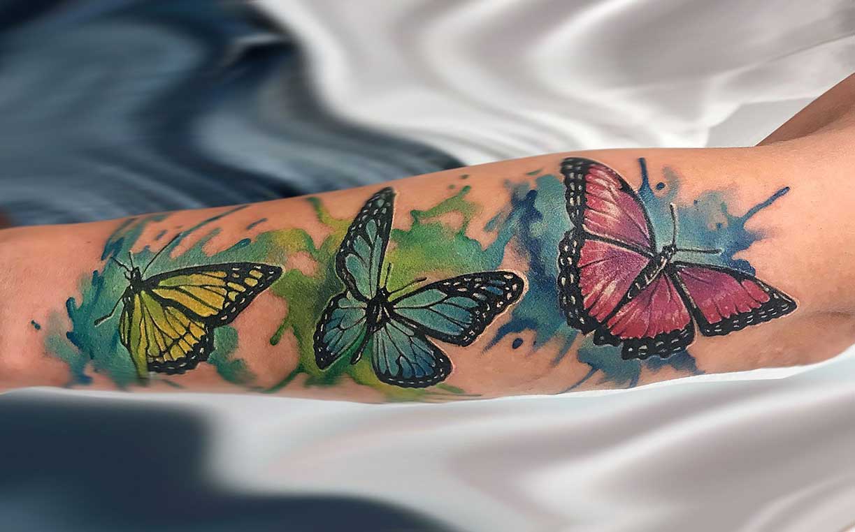 Женские татуировки бабочки: идеи и символика