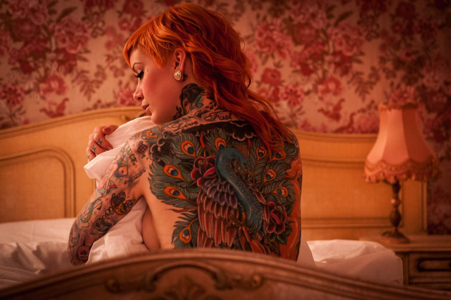 Татуированные рыжие девушки со спины
