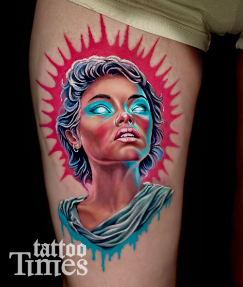 Тату портрет в неоне