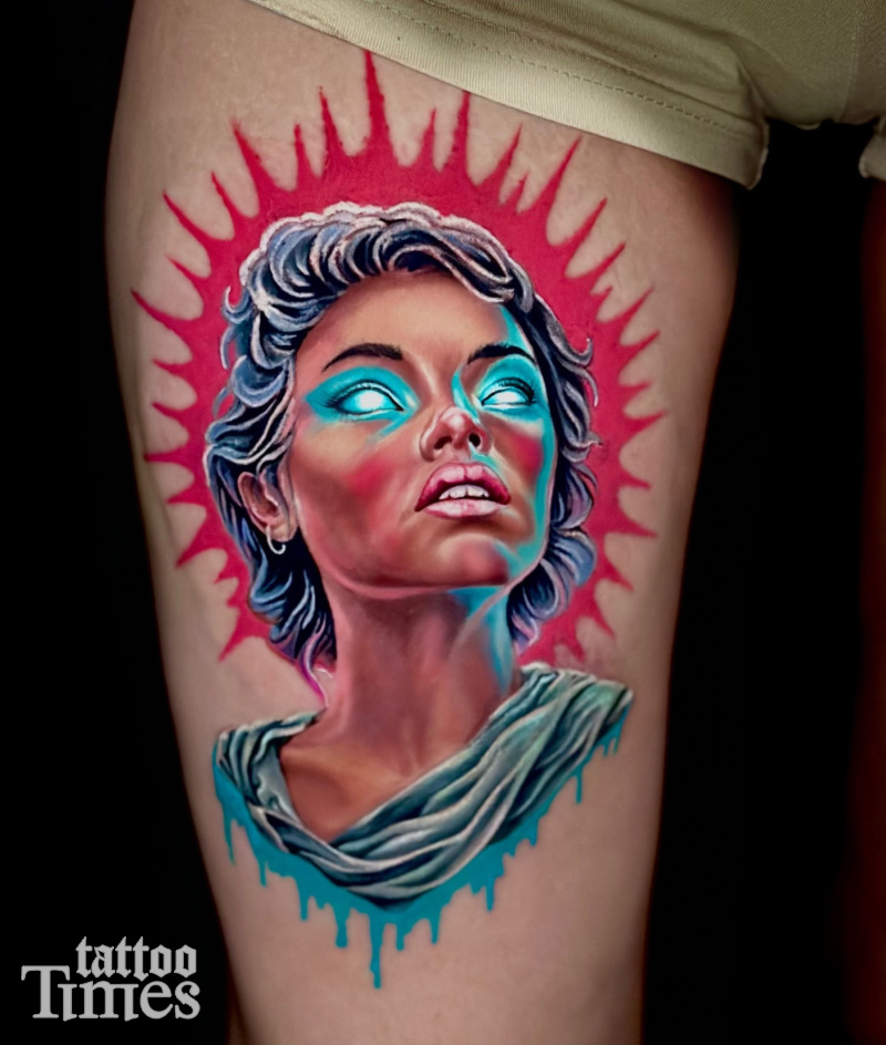 Тату портрет в неоне