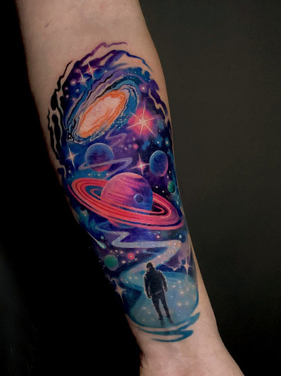 Тату космос с планетами