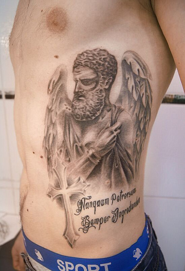 Татуировка ангел на боку