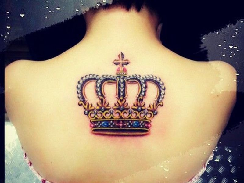 Татуировки короны на груди