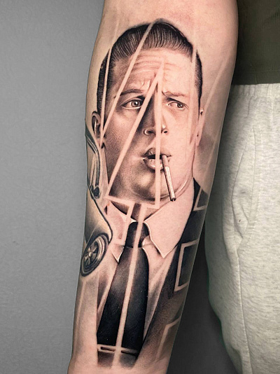 Тату мужской портрет сигаретой