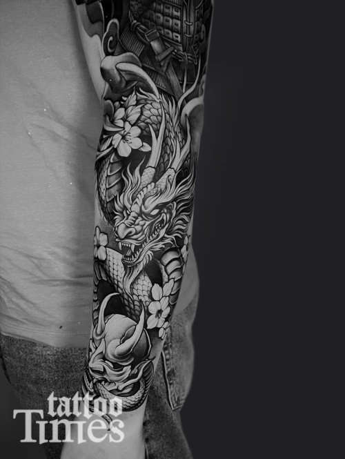 Тату дракон и маска самурая