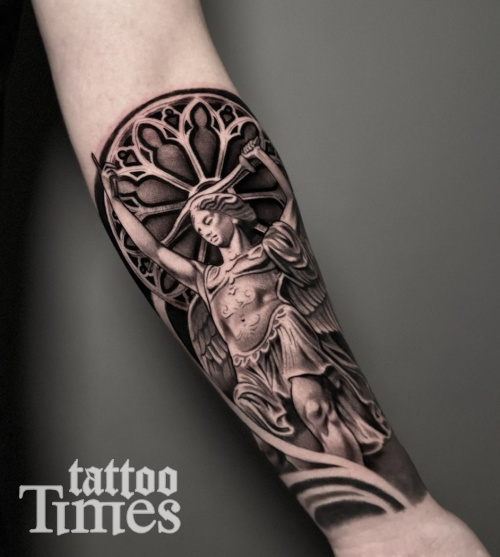 Тату скульптура ангела