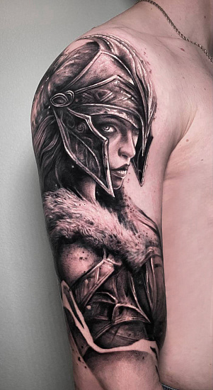 Тату девушка викинг
