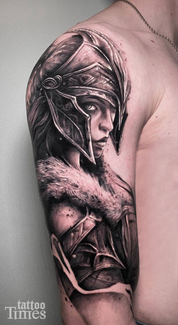 Тату девушка викинг