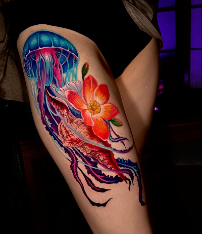 Тату медуза и цветок