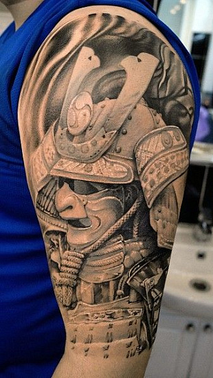 Татуировка воин на руке