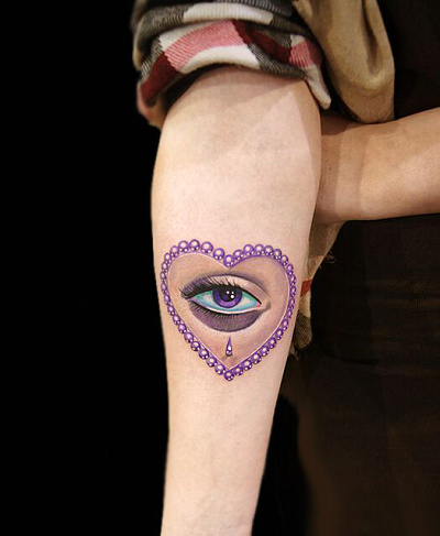 Татуировка глаз на руке