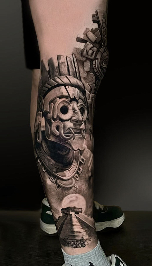Тату ацтеки на ноге