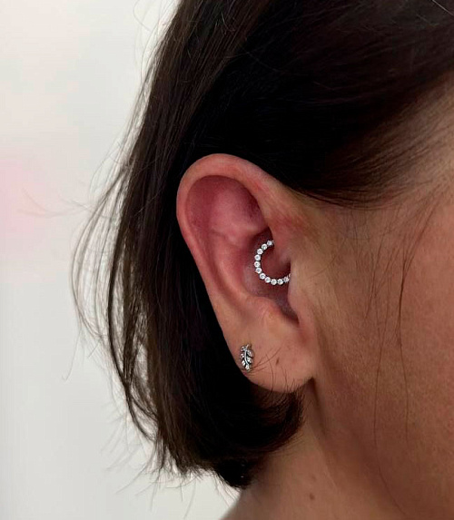 Пирсинг хряща уха 15