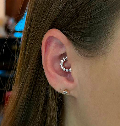 Пирсинг хряща уха 19