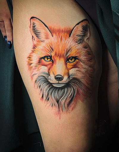 Тату  рыжая лисица на ноге