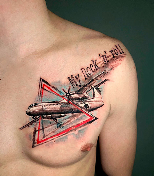 Тату самолет и надпись My rock n roll