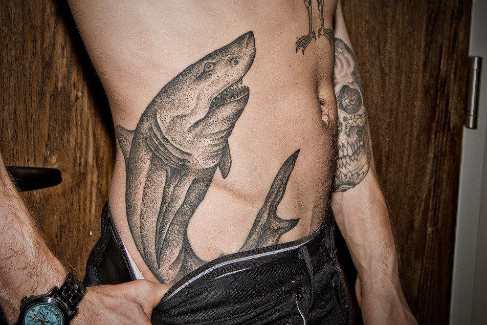 татуировка акула