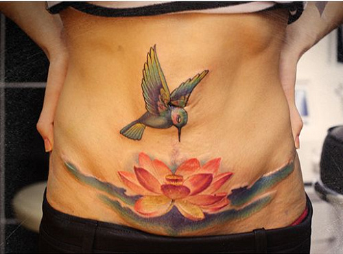 Тату лотоса и колибри на шрамах