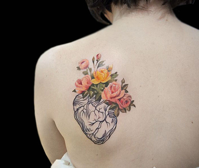 Татуировка сердце с цветами