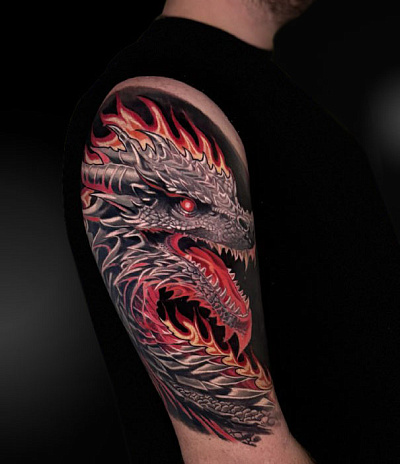 Тату голова дракона на плече