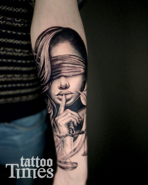 Тату портрет Фемиды
