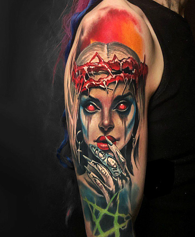 Тату дьяволица на плече