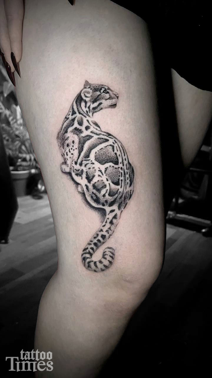 Тату гепард на ноге