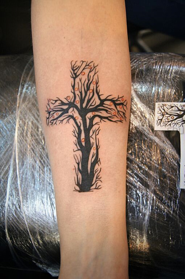 Татуировка в в виде креста