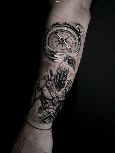 Тату воин и компас