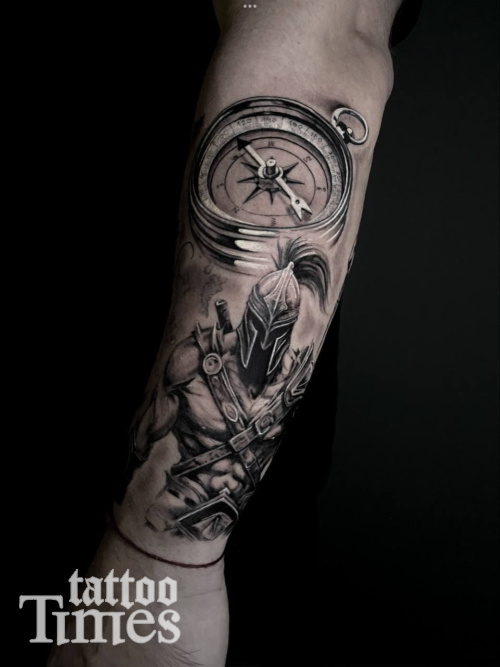 Тату воин и компас