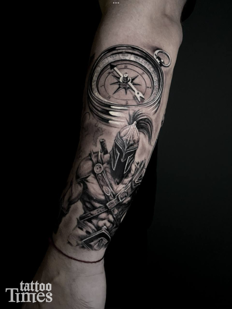 Тату воин и компас